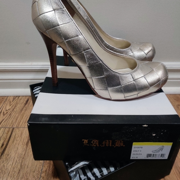 Metallic L.A.M.B. pumps, size 6.5 - Picture 2 of 4